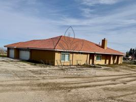 featured image of 4290 Smoke Tree Rd #1