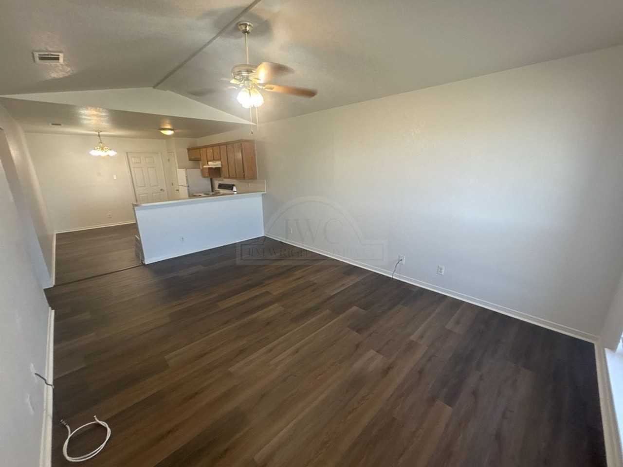 1009 Industrial Ave - Photo 4 of 17