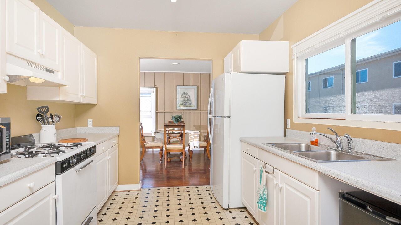 1256 23rd St #1 - Photo 7 of 38