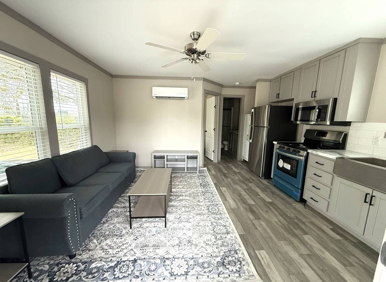 11 La Posada Dr - Photo 3 of 7