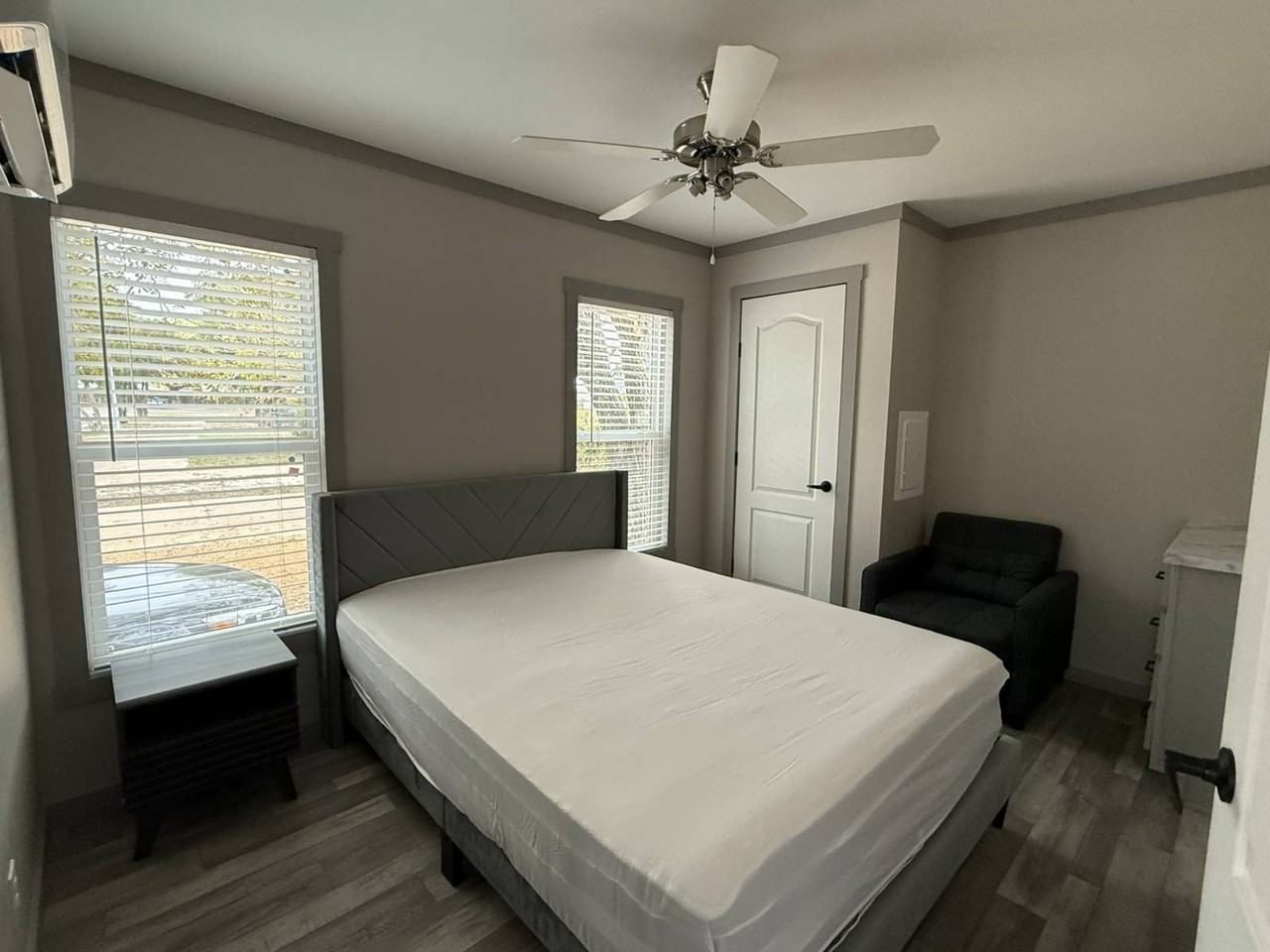 11 La Posada Dr - Photo 6 of 7