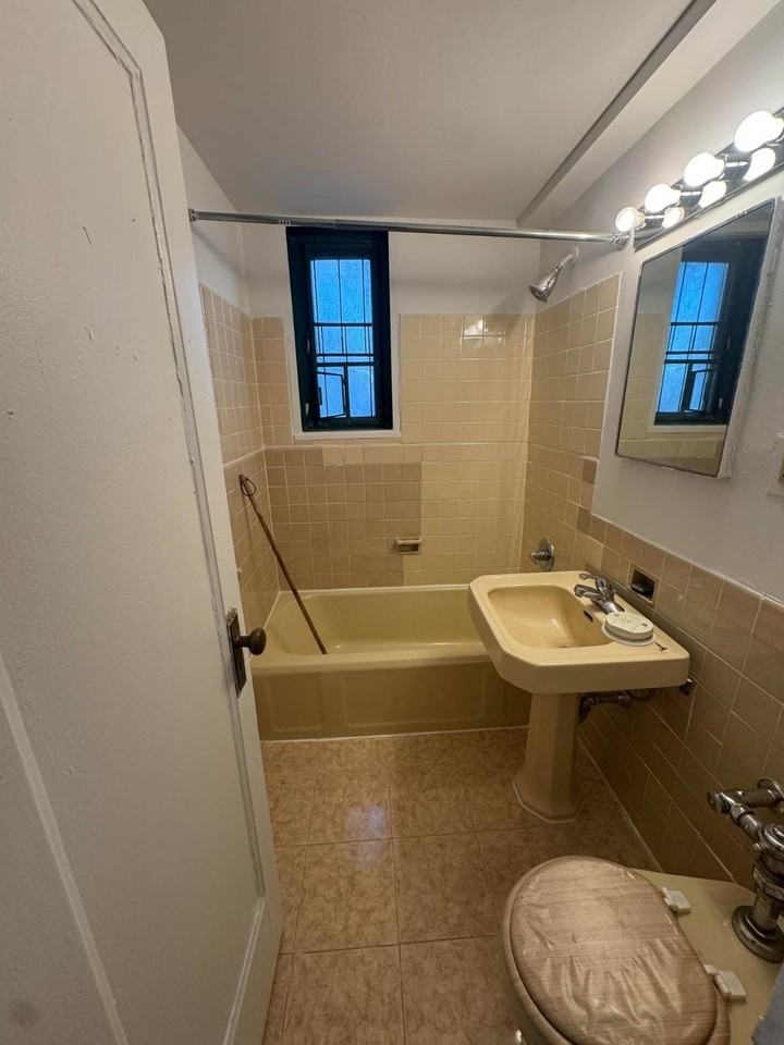 1650 Metropolitan Ave #9 - Photo 2 of 4