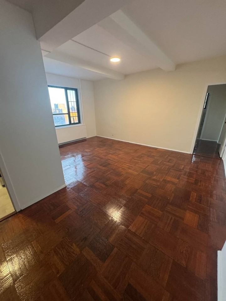 1650 Metropolitan Ave #9 - Photo 4 of 4