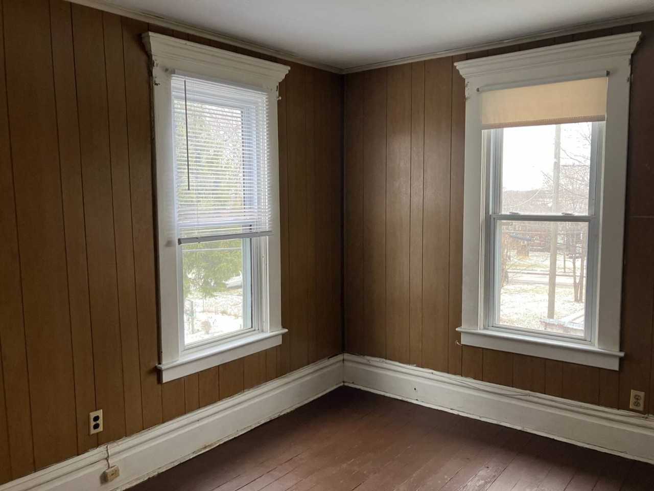 736 S Seneca Ave - Photo 4 of 17