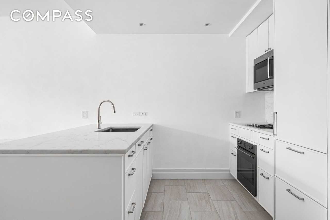 245 W 14th St #5A - Photo 4 of 6