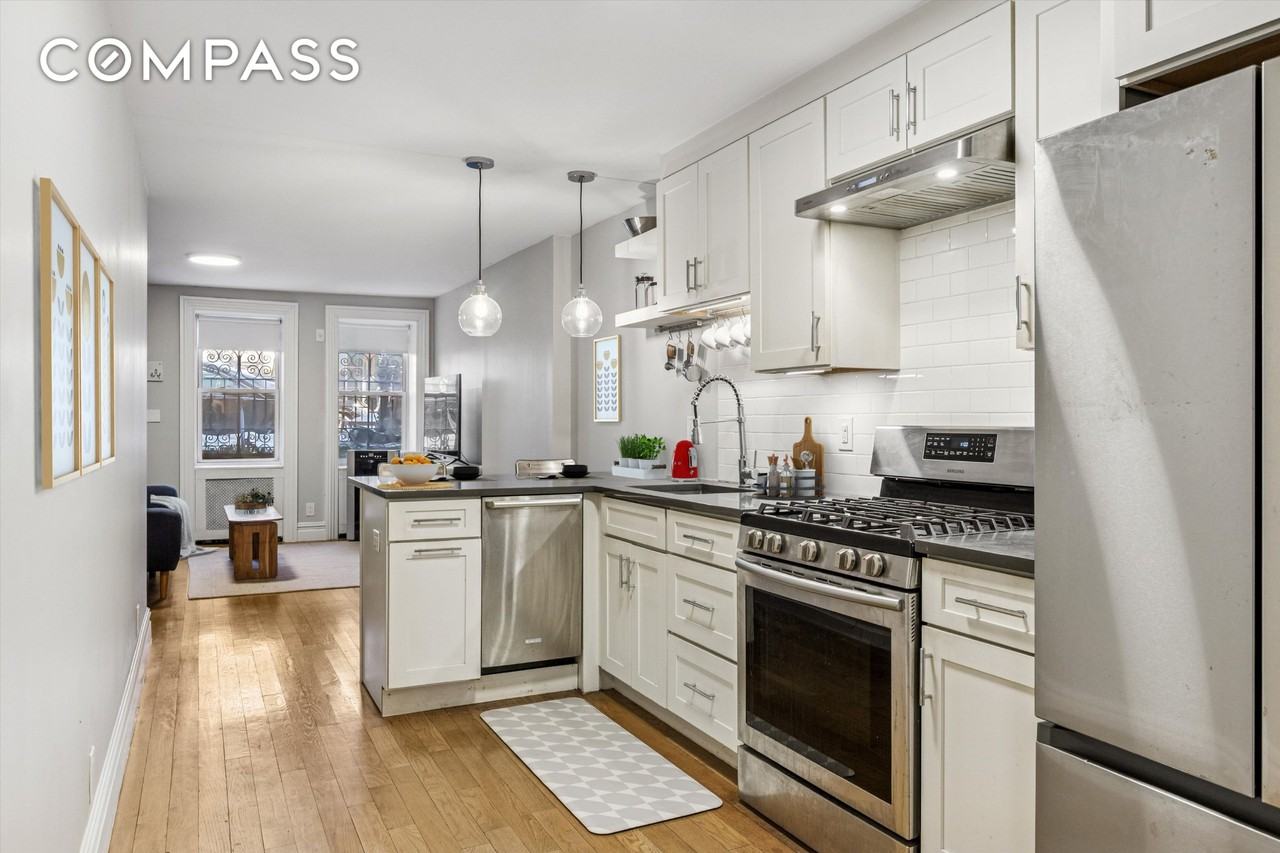 318 W 140th St - Photo 2 of 11