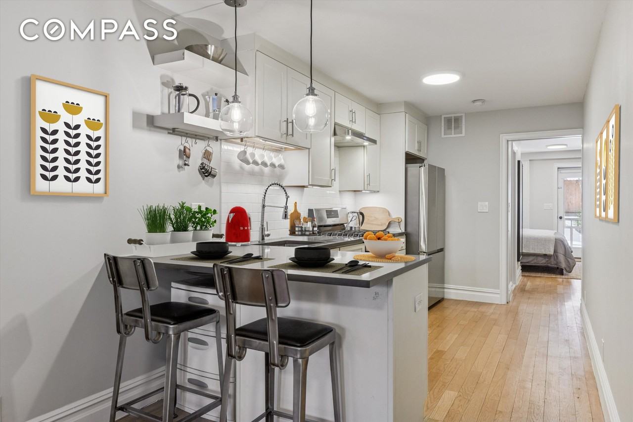 318 W 140th St - Photo 3 of 11