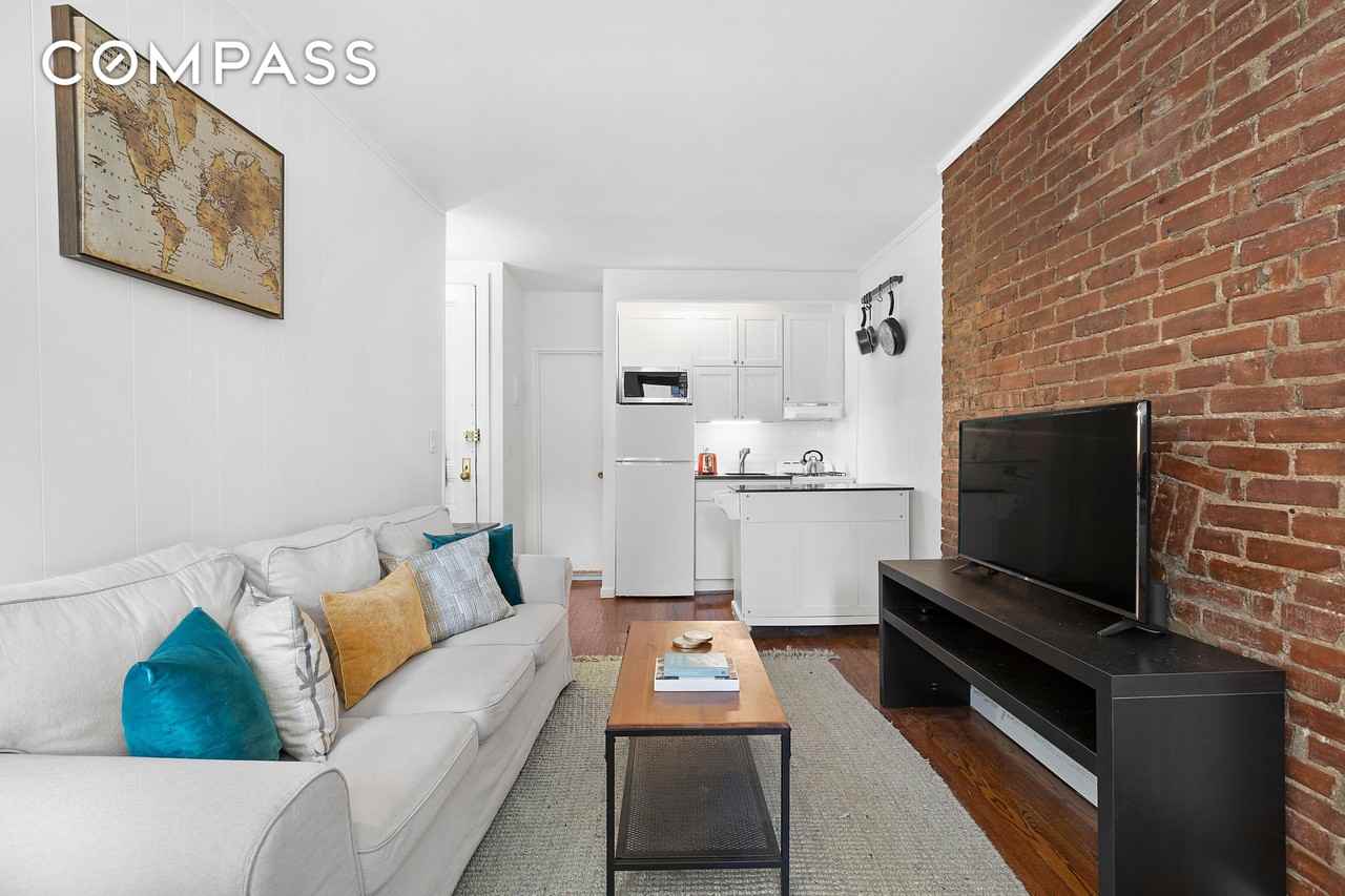 155 W 95th St #6 - Photo 2 of 6