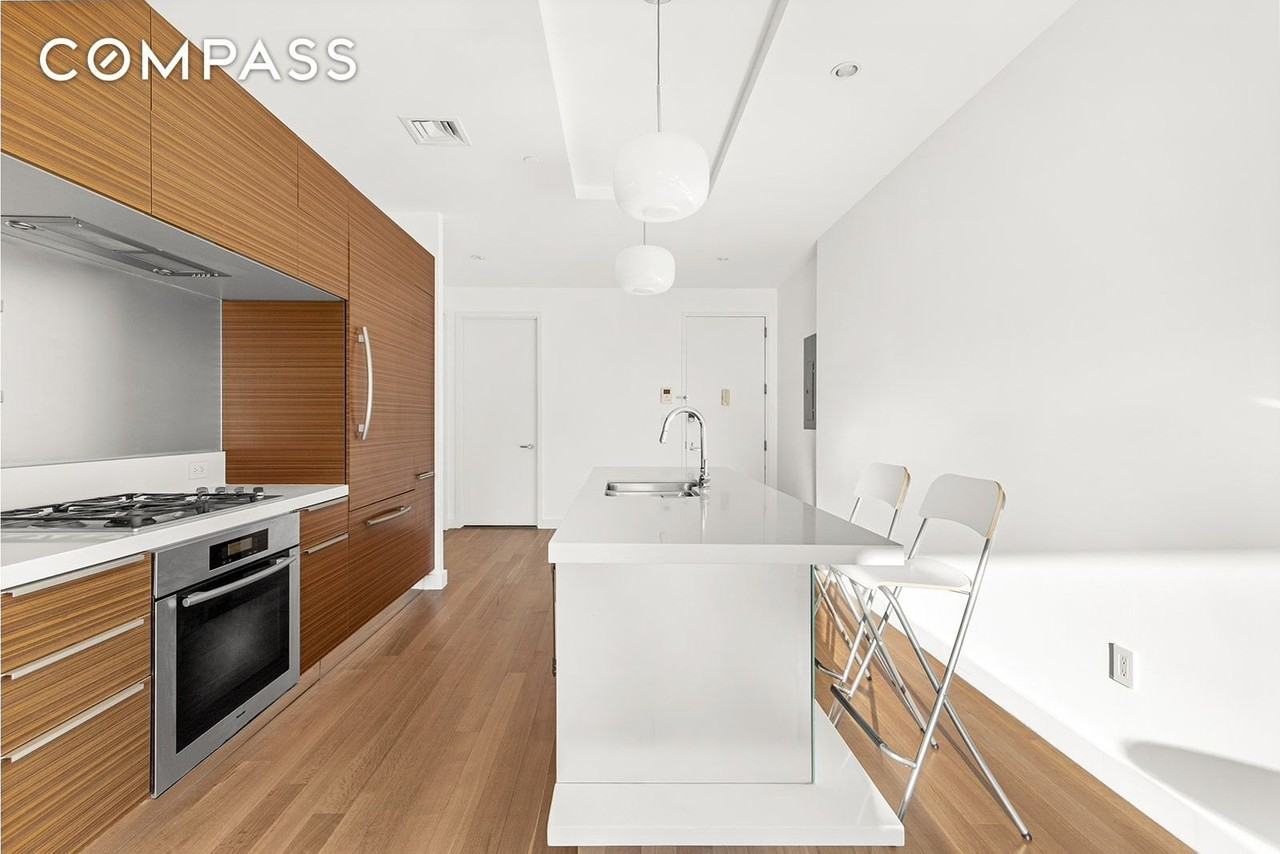 150 N 5th St #2J - Photo 2 of 8