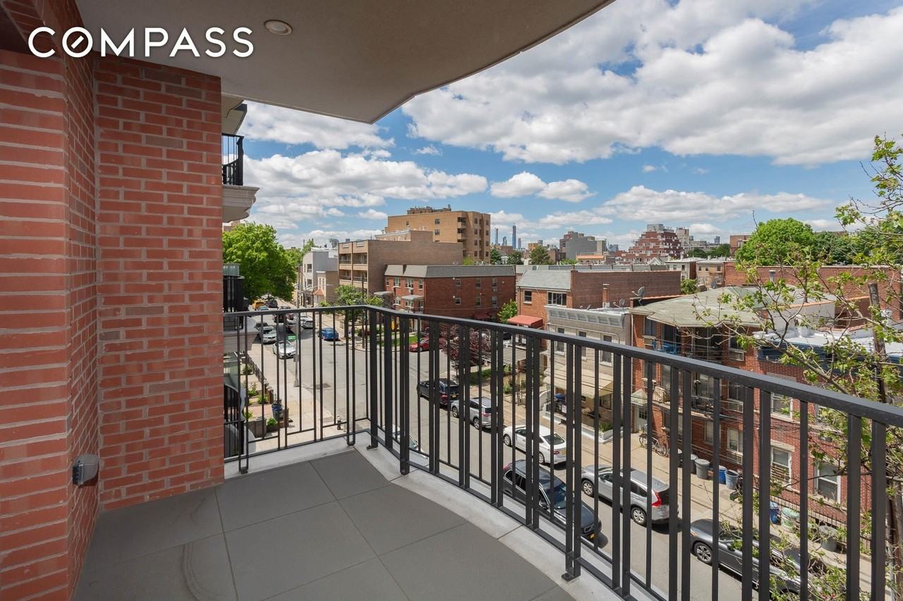 2513 27th St #4A - Photo 3 of 14