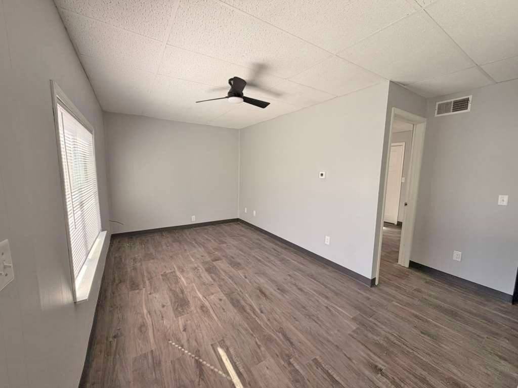 2254 S Riverside Dr #C - Photo 4 of 10