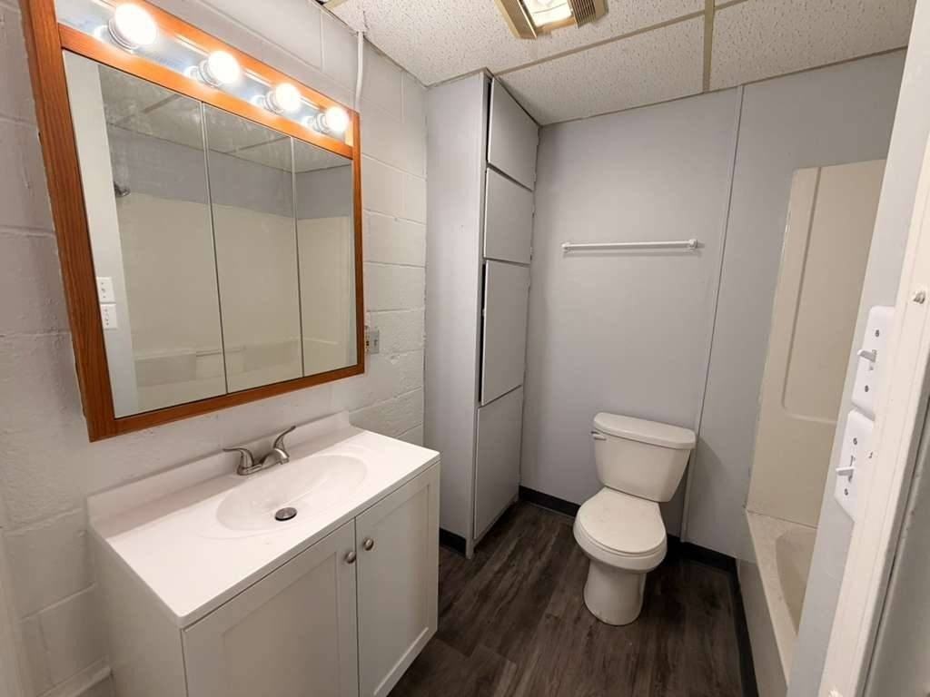 2254 S Riverside Dr #C - Photo 6 of 10