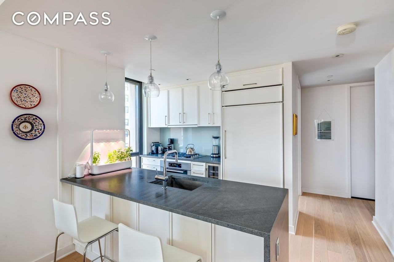 160 E 22nd St #15C - Photo 2 of 5