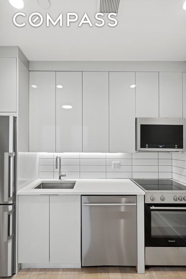 195 Clarkson Ave #3C - Photo 2 of 16