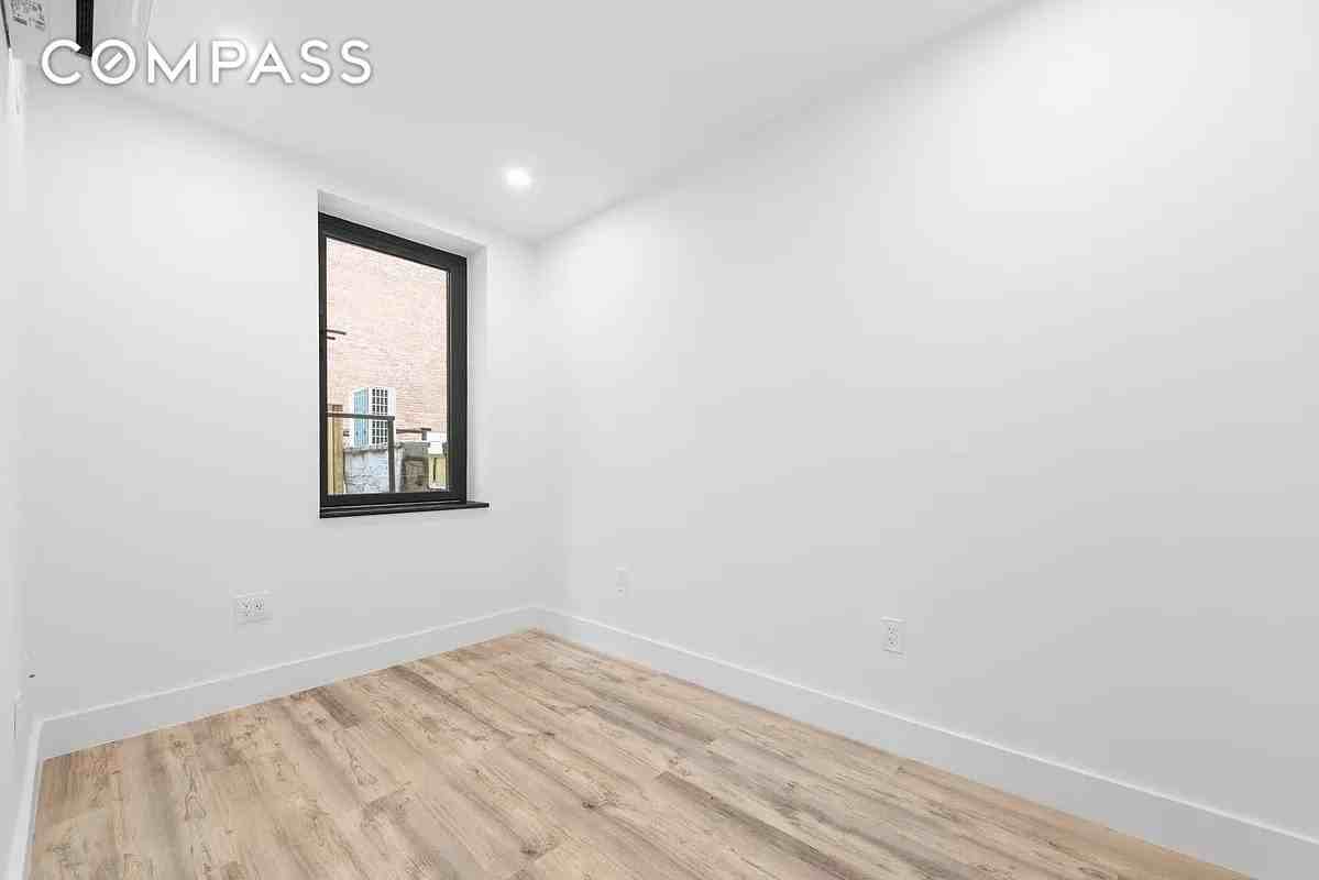 555 2nd Ave #1 - Photo 7 of 9