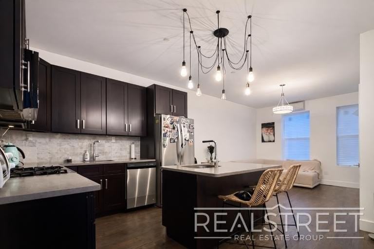 1100 Park Pl #3 - Photo 5 of 17