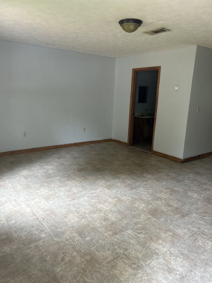 107 Lilly Jean Dr #B13 - Photo 2 of 5