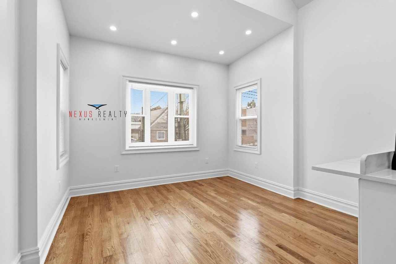 2128 48th St #1 - Photo 2 of 23