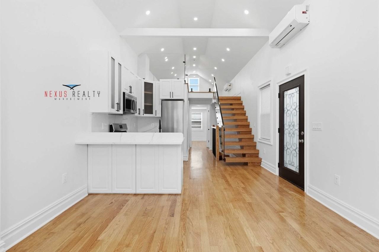 2128 48th St #1 - Photo 4 of 23