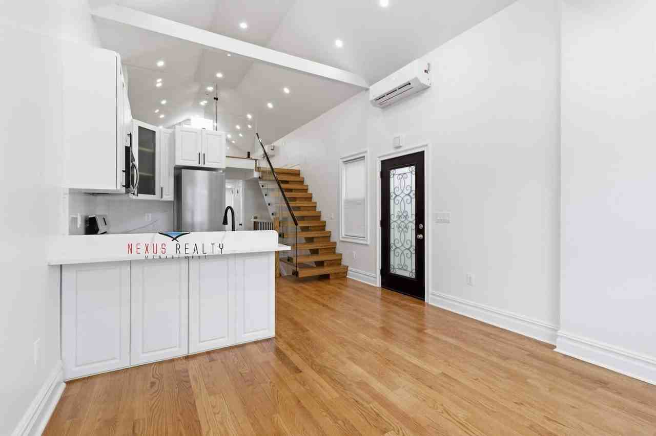 2128 48th St #1 - Photo 5 of 23