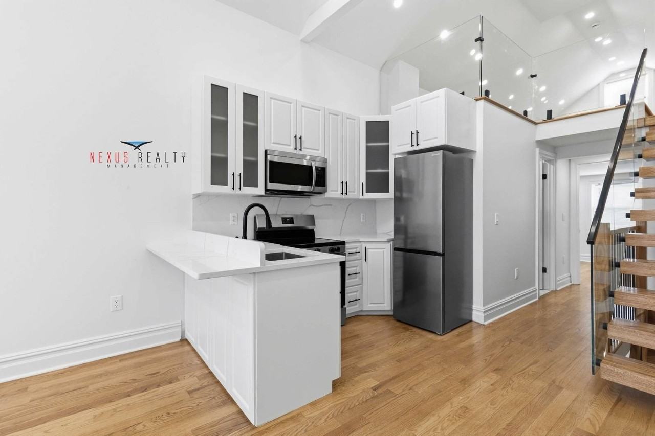 2128 48th St #1 - Photo 7 of 23