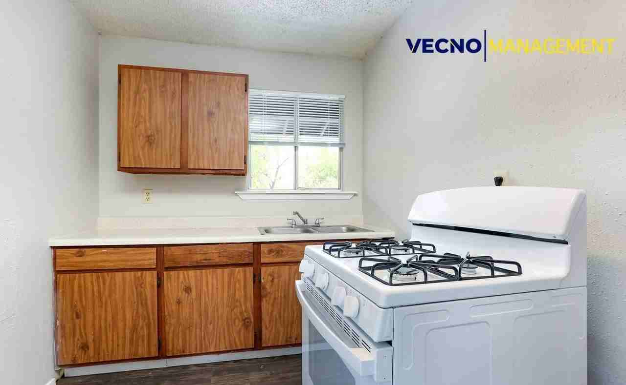 102 E Cheryl Dr #8 - Photo 2 of 9