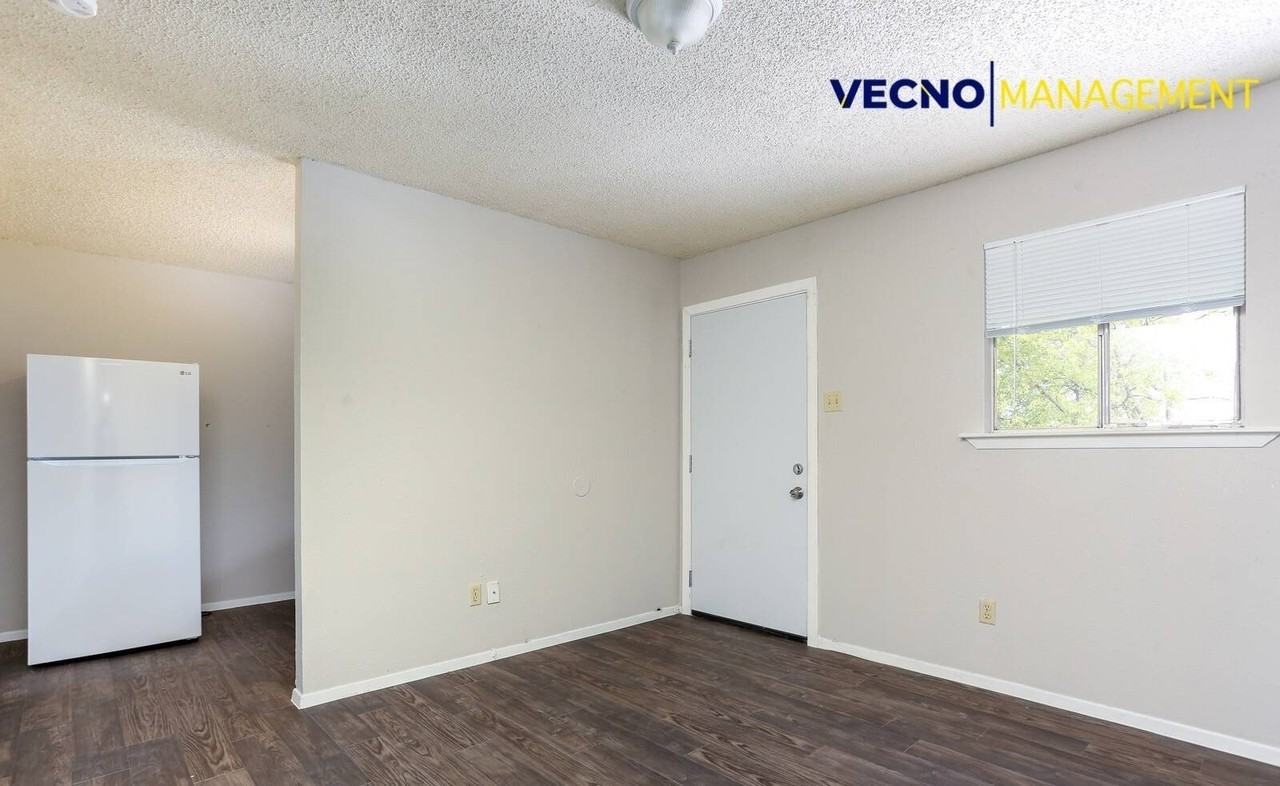 102 E Cheryl Dr #8 - Photo 4 of 9