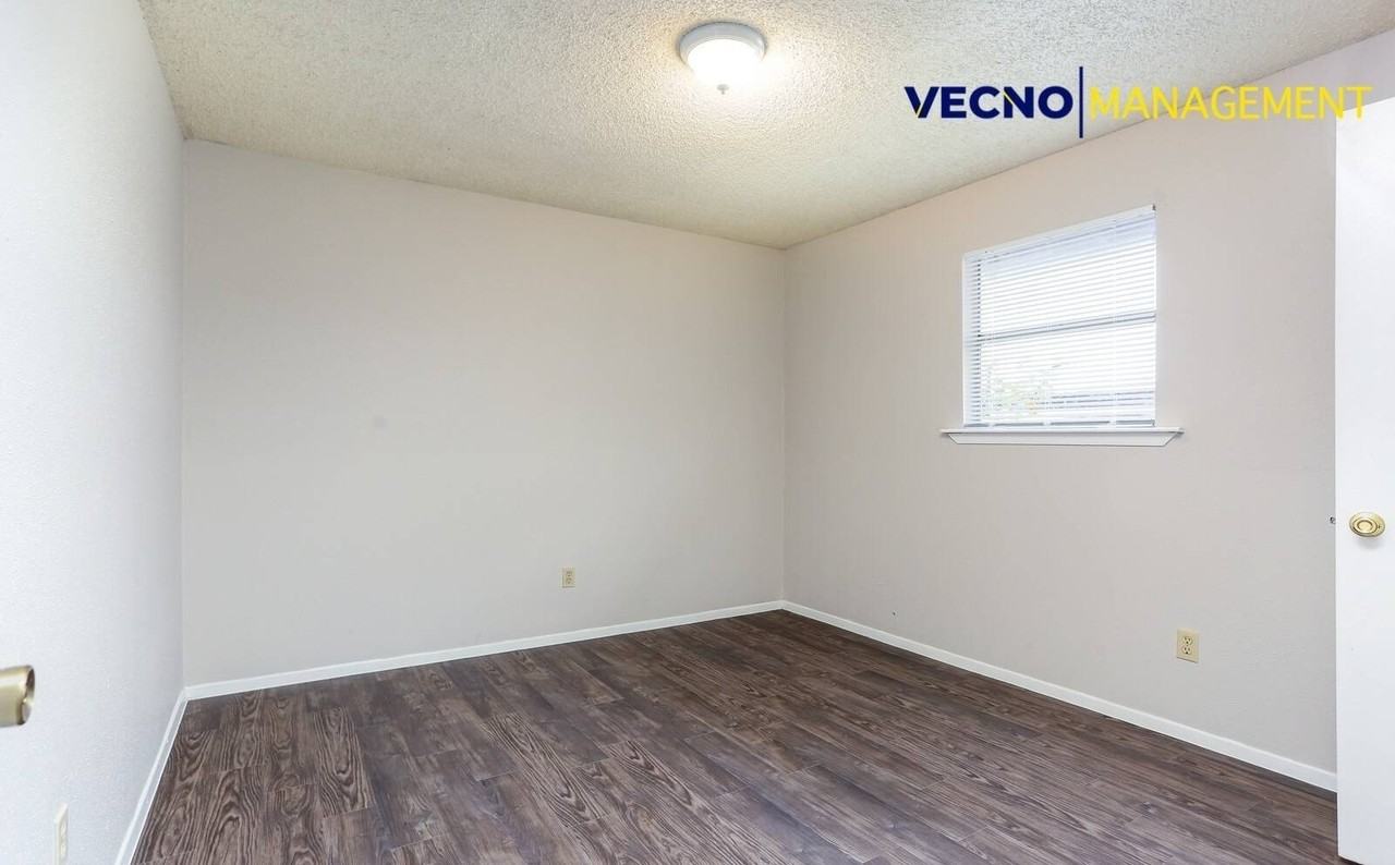 102 E Cheryl Dr #8 - Photo 6 of 9