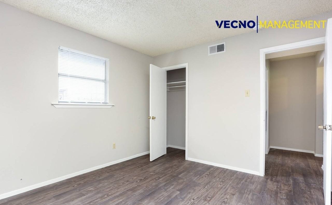 102 E Cheryl Dr #8 - Photo 7 of 9