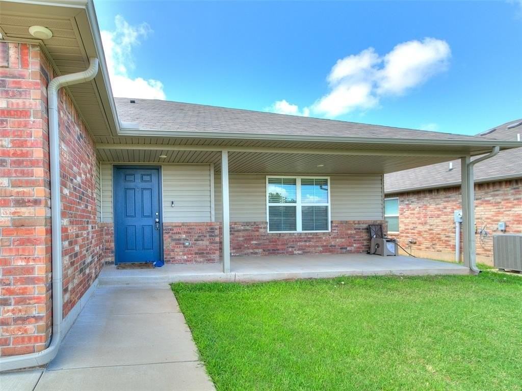 11104 Nw 99th St - Photo 4 of 31