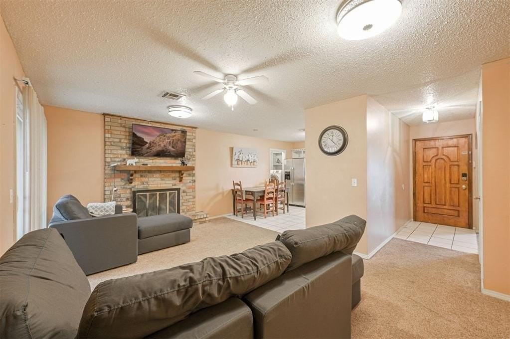 1621 Kavel Dr - Photo 3 of 27