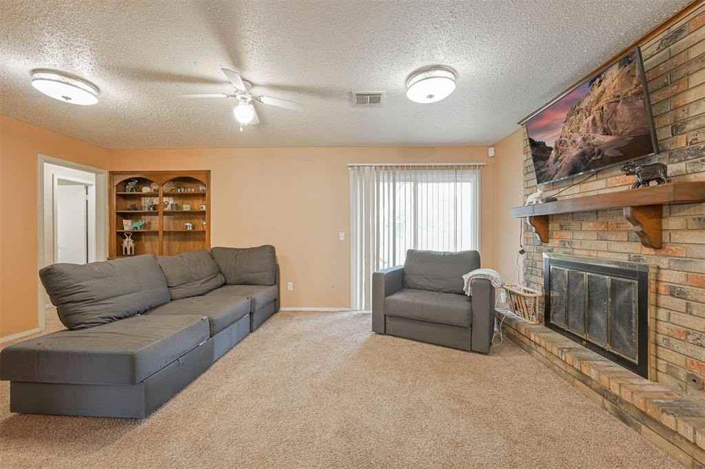 1621 Kavel Dr - Photo 6 of 27