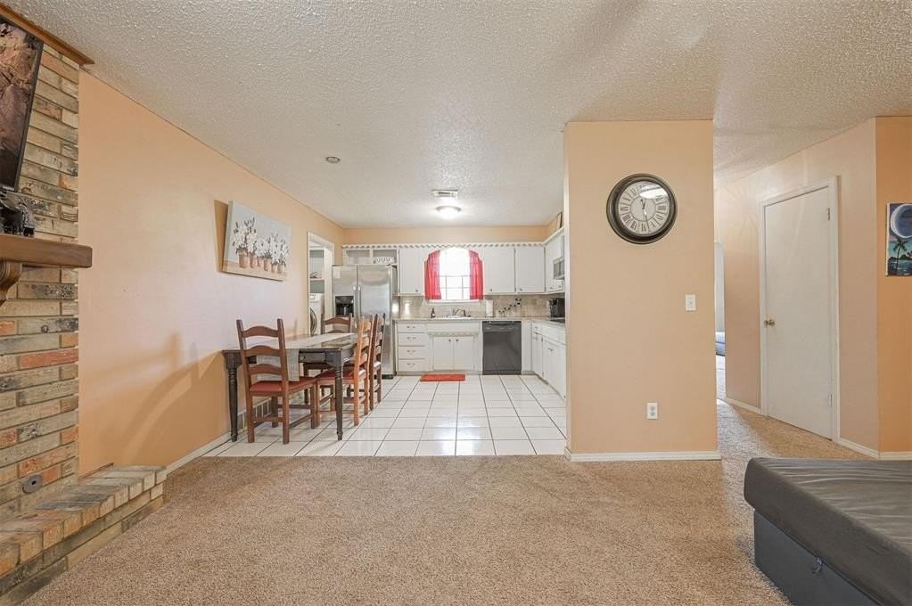 1621 Kavel Dr - Photo 7 of 27