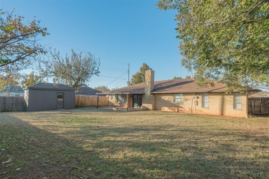 2704 Nw 115th St - Photo 2 of 24