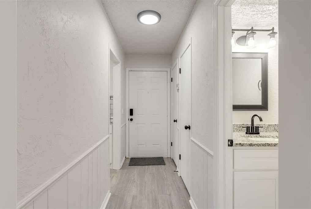 11715 N Francis Ave - Photo 7 of 27