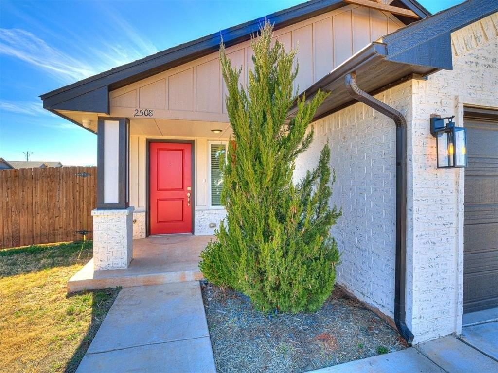 2508 Nw 199th St - Photo 3 of 25