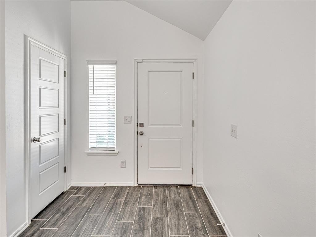 2508 Nw 199th St - Photo 5 of 25