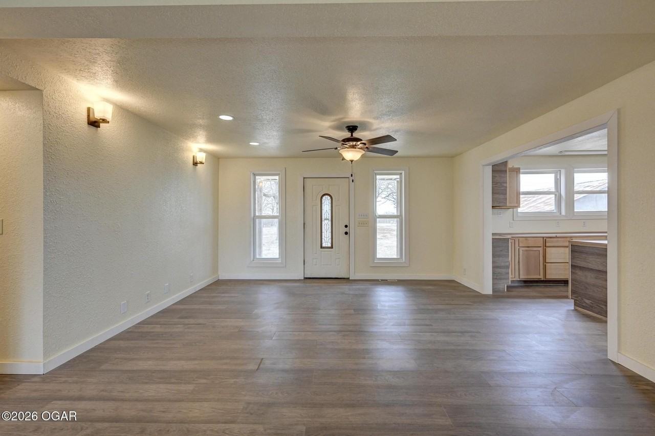 1404 N Wood St - Photo 4 of 46