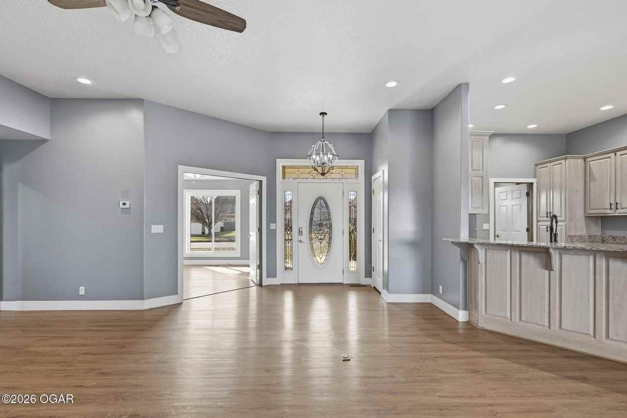 2013 E Whitney Way Ave - Photo 4 of 19