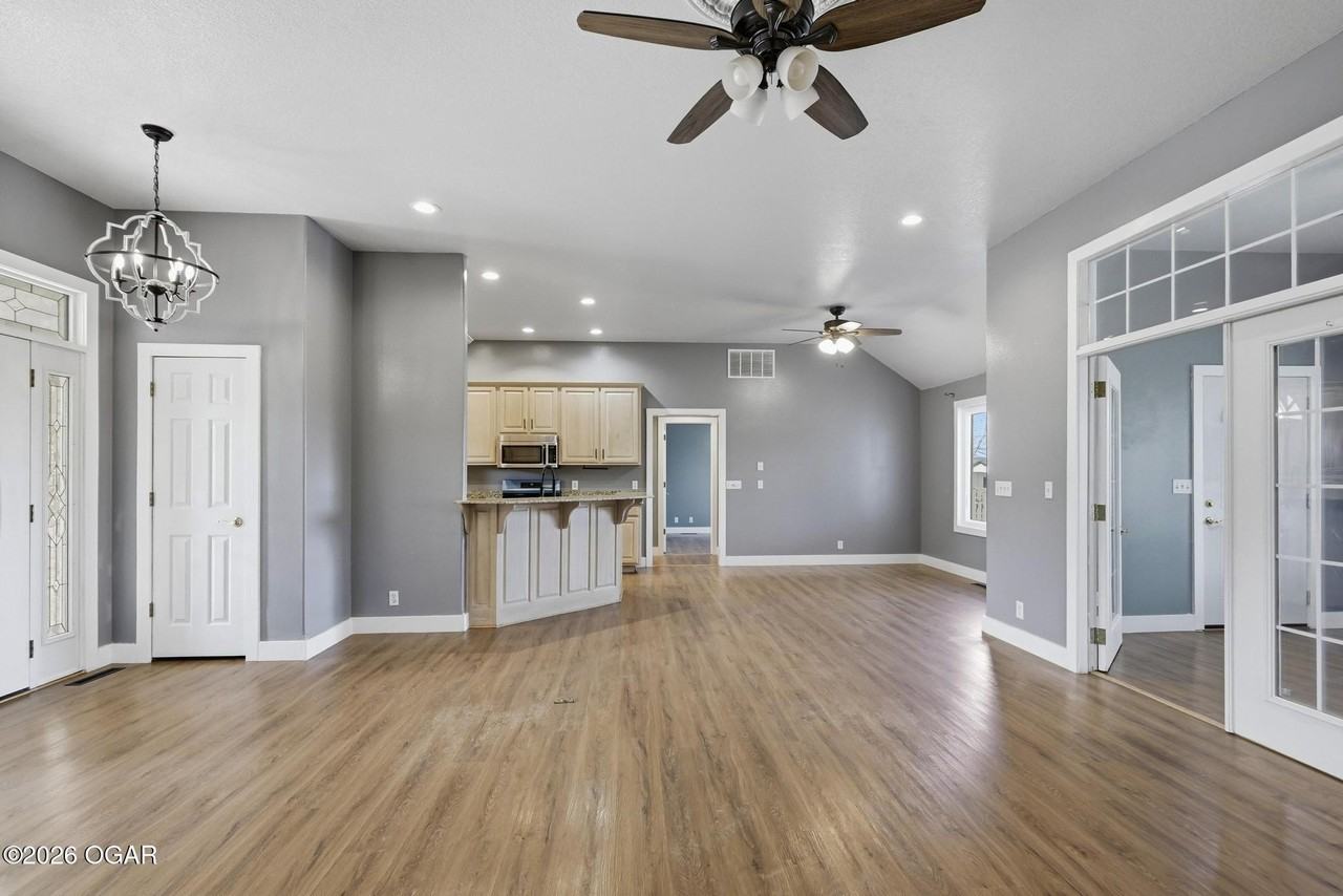 2013 E Whitney Way Ave - Photo 5 of 19