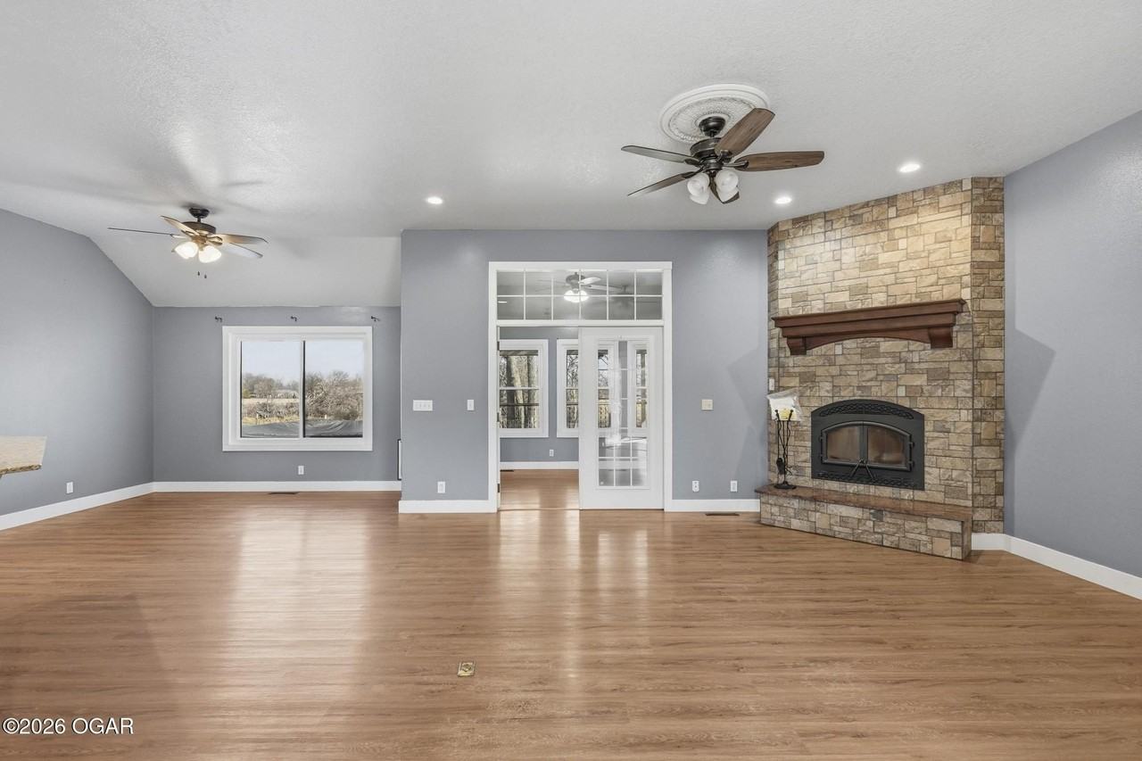 2013 E Whitney Way Ave - Photo 6 of 19