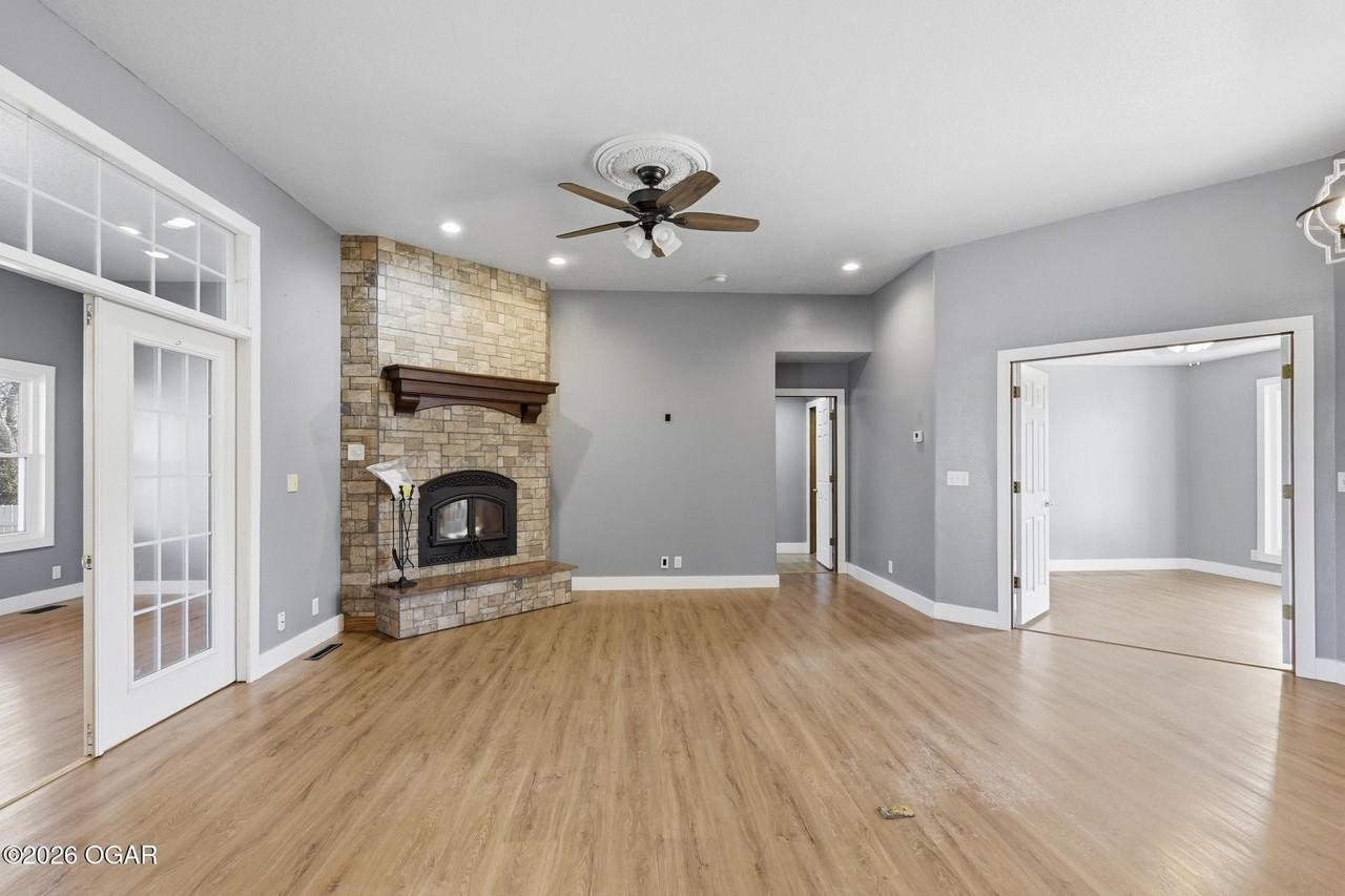 2013 E Whitney Way Ave - Photo 7 of 19