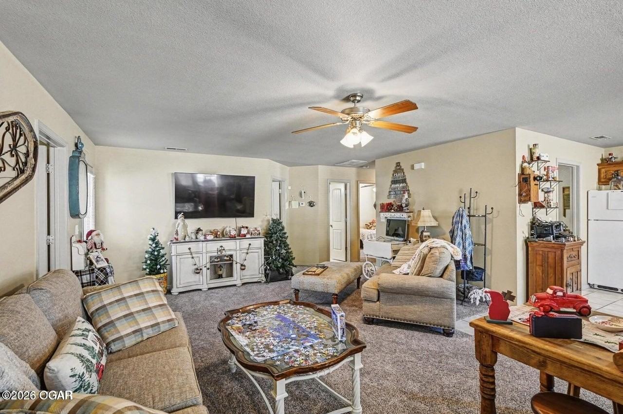 533 N Walker St - Photo 2 of 9