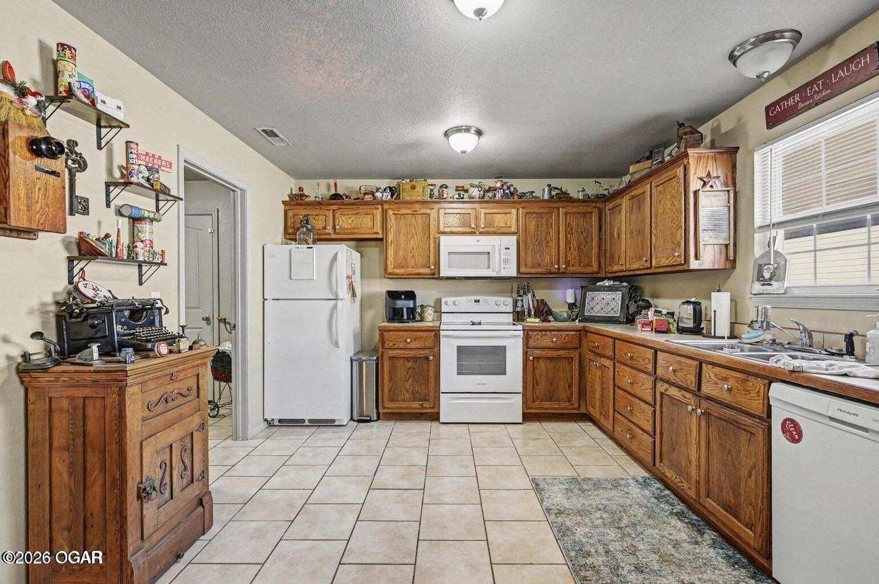 533 N Walker St - Photo 3 of 9