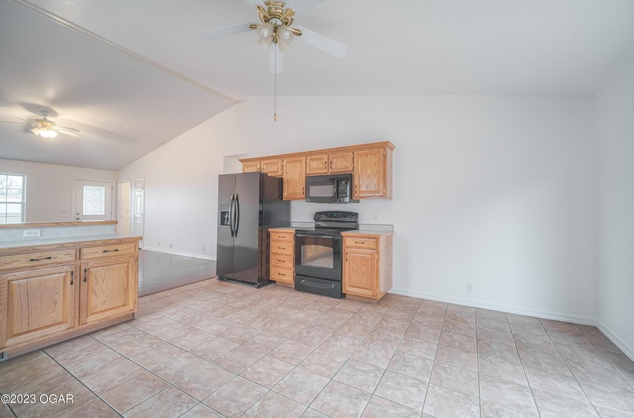 2013 W 2nd St - Photo 6 of 21