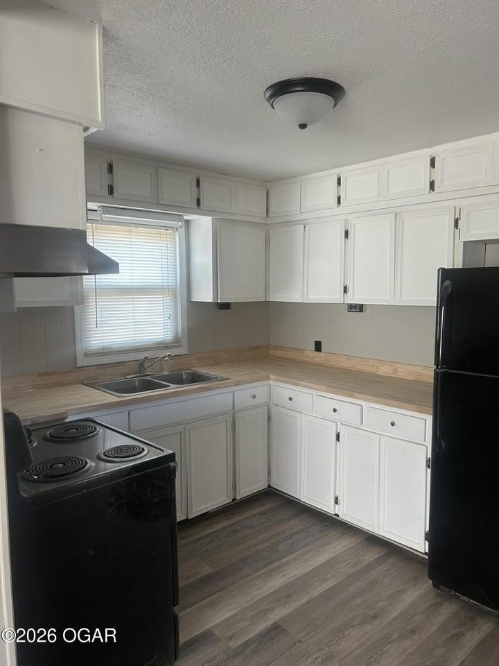 605 S Forest Ave - Photo 5 of 7