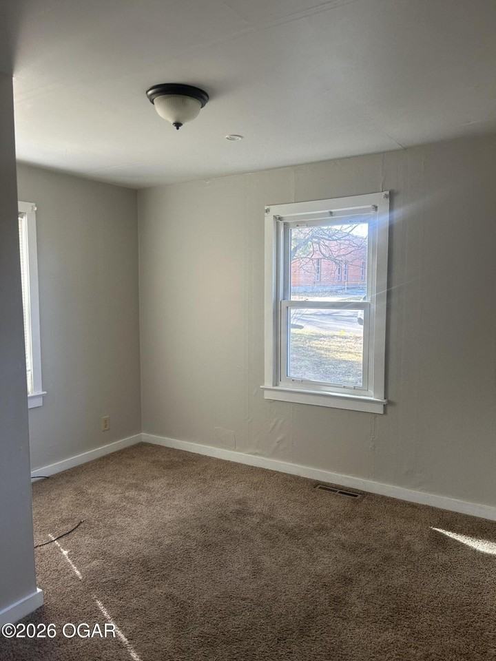 605 S Forest Ave - Photo 7 of 7