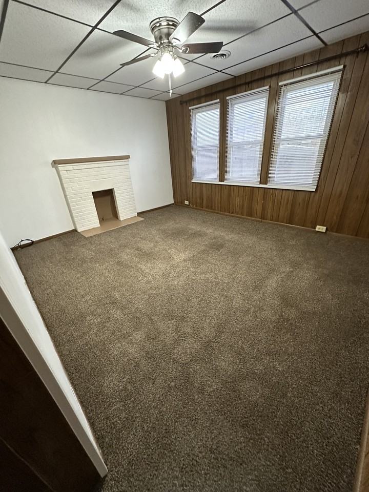 415 1/2 Weldon St #415-1-2 - Photo 3 of 14