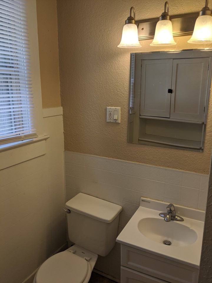 812 W Main St #2 - Photo 6 of 13