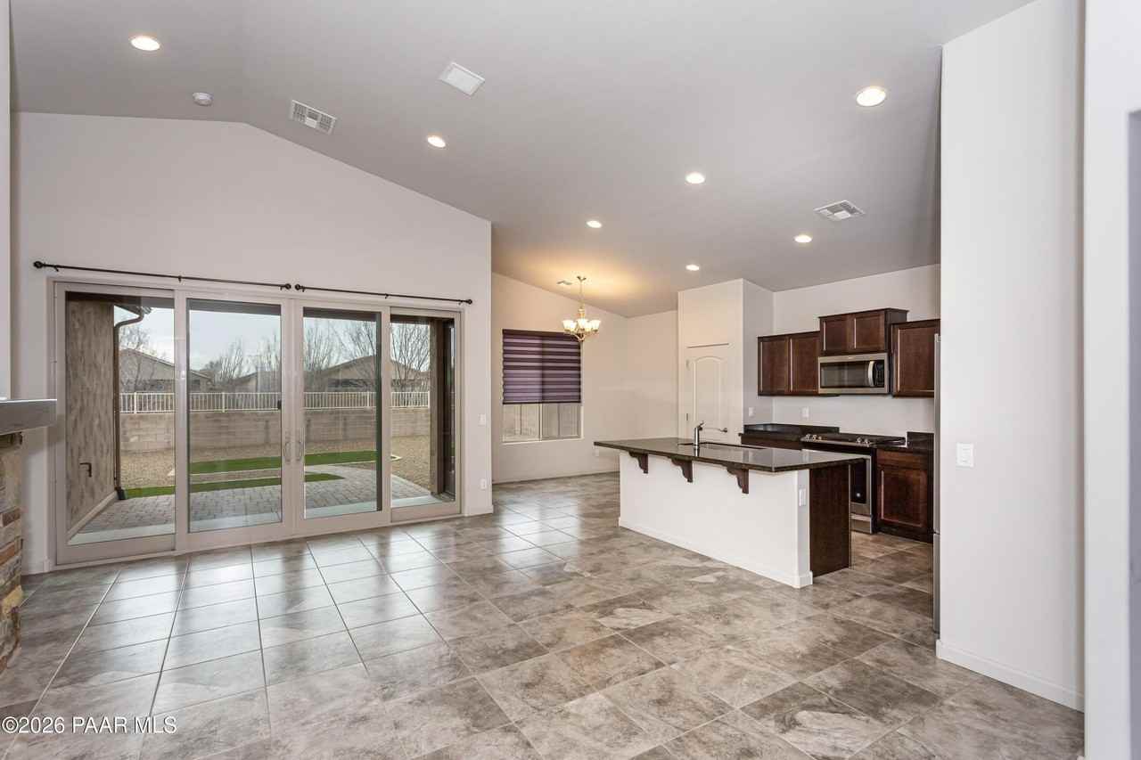 1299 Essex Way - Photo 3 of 18